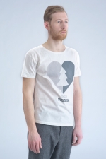 Белая футболка с принтом Love Siberia боковой вид