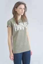 Оливковая футболка с логотипом Harm's боковой вид