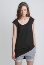 Черная женская летняя футболка платье вид спереди