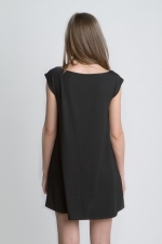 Черная женская летняя футболка платье вид сзади